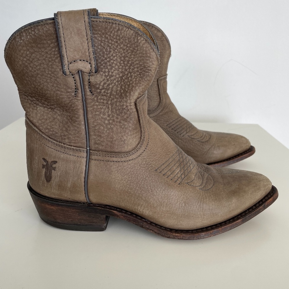 Frye Billy short leather taupe western boots
